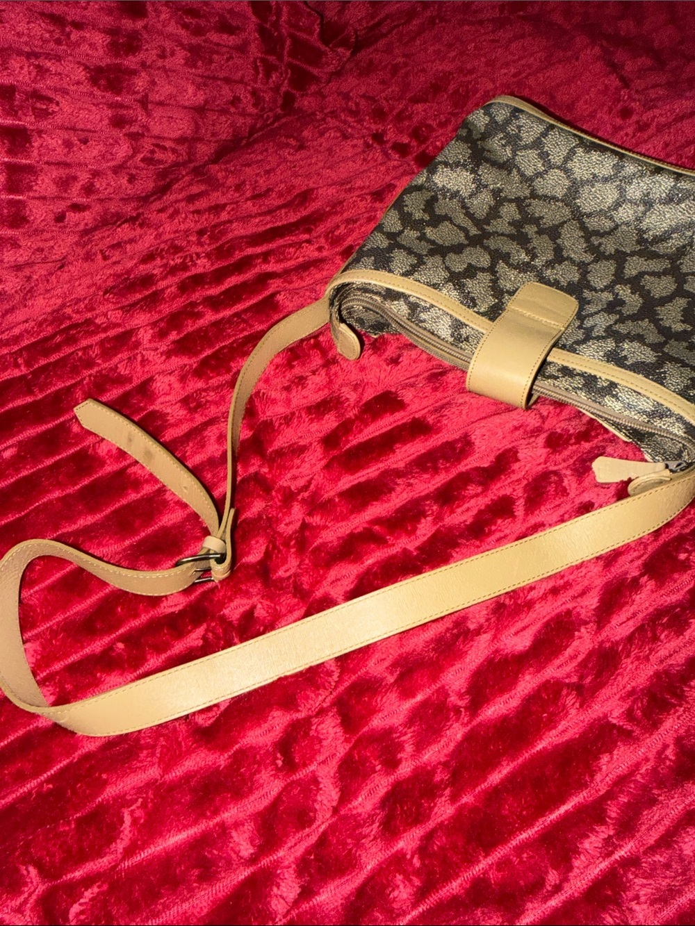 Vintage Yves Saint Laurent shoulder bag - Picture 14 of 16